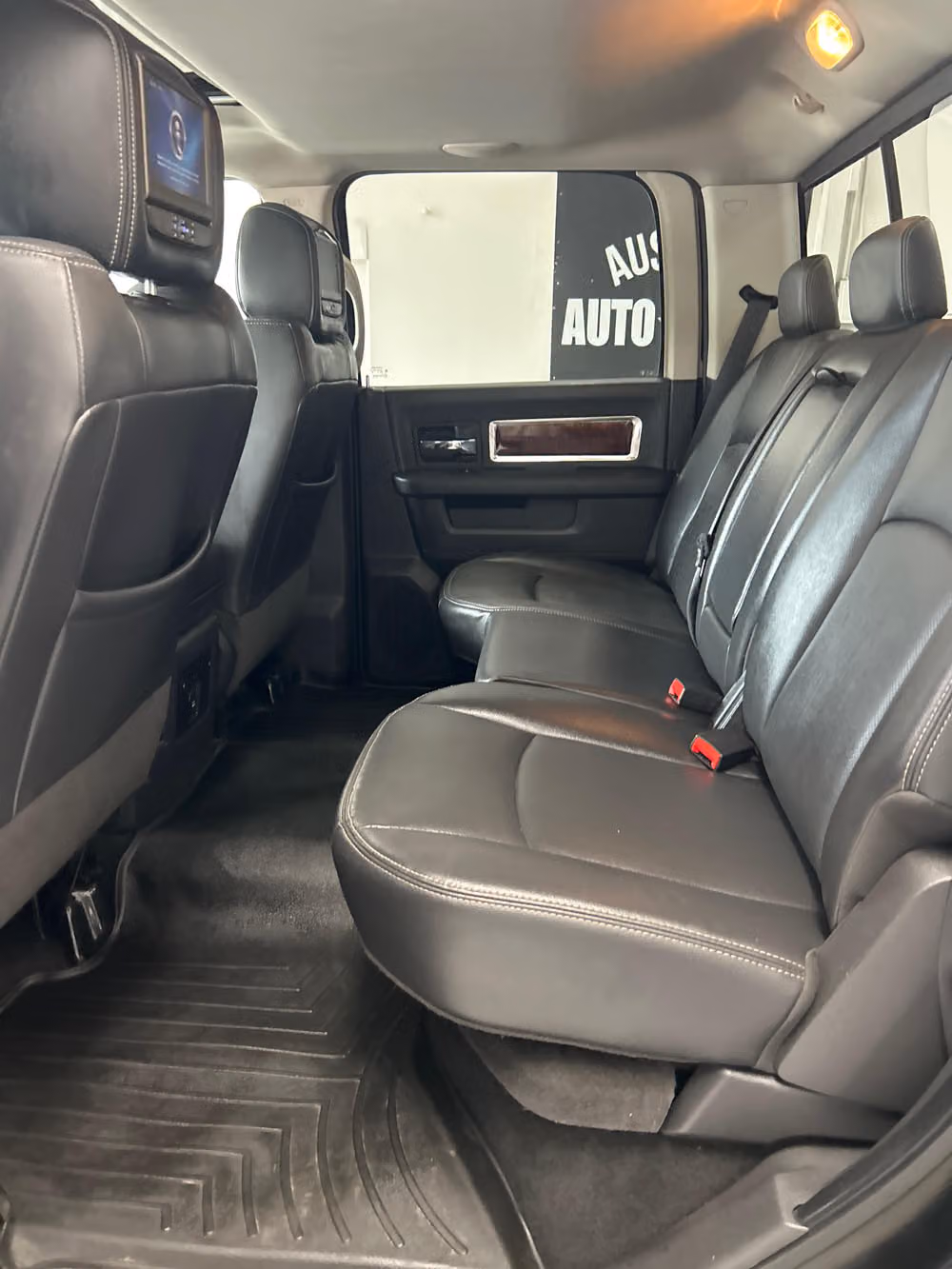 2010 Dodge Ram 1500 Laramie Crew Cab Image 9