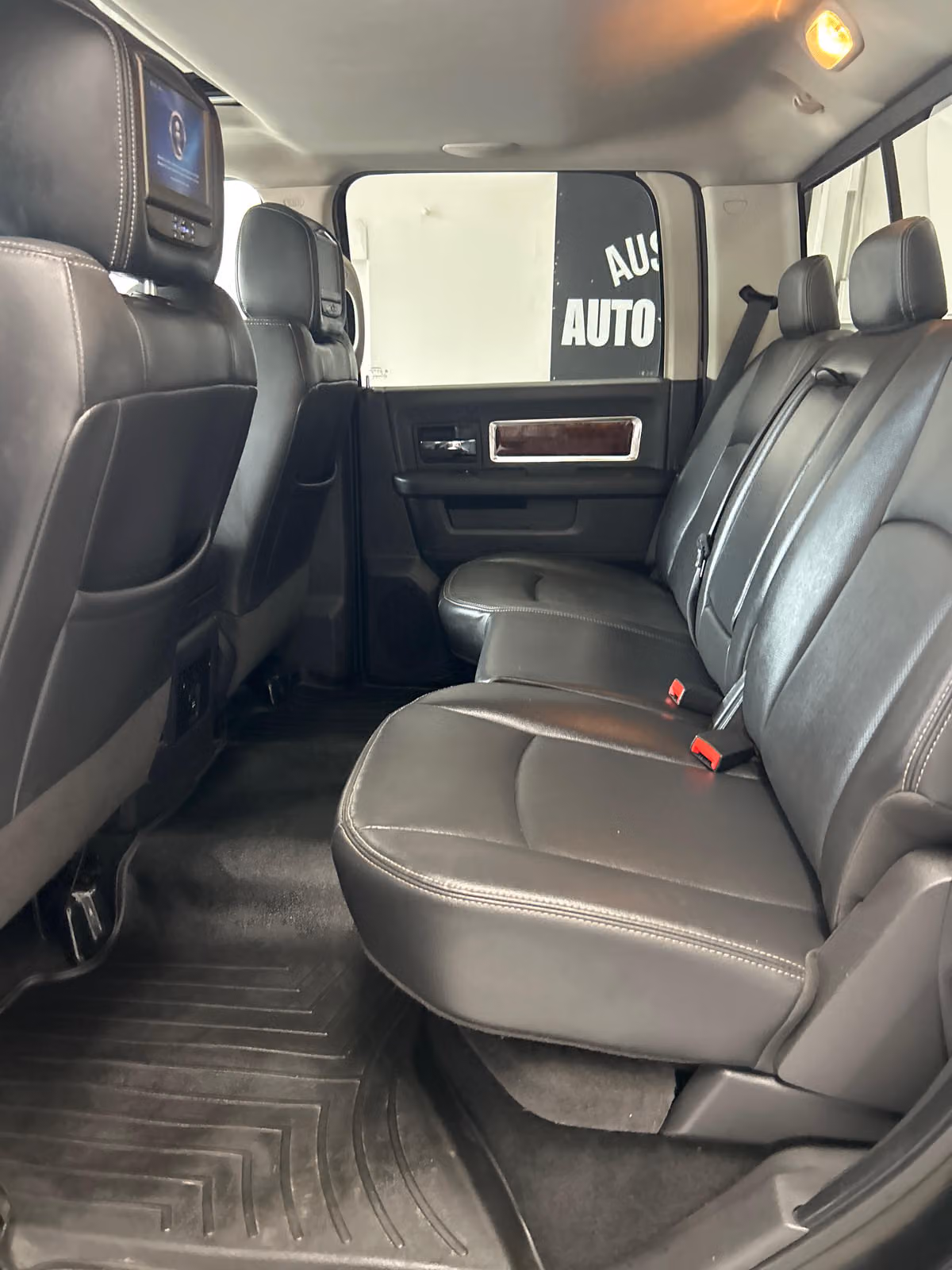2010 Dodge Ram 1500 Laramie Crew Cab Image 9