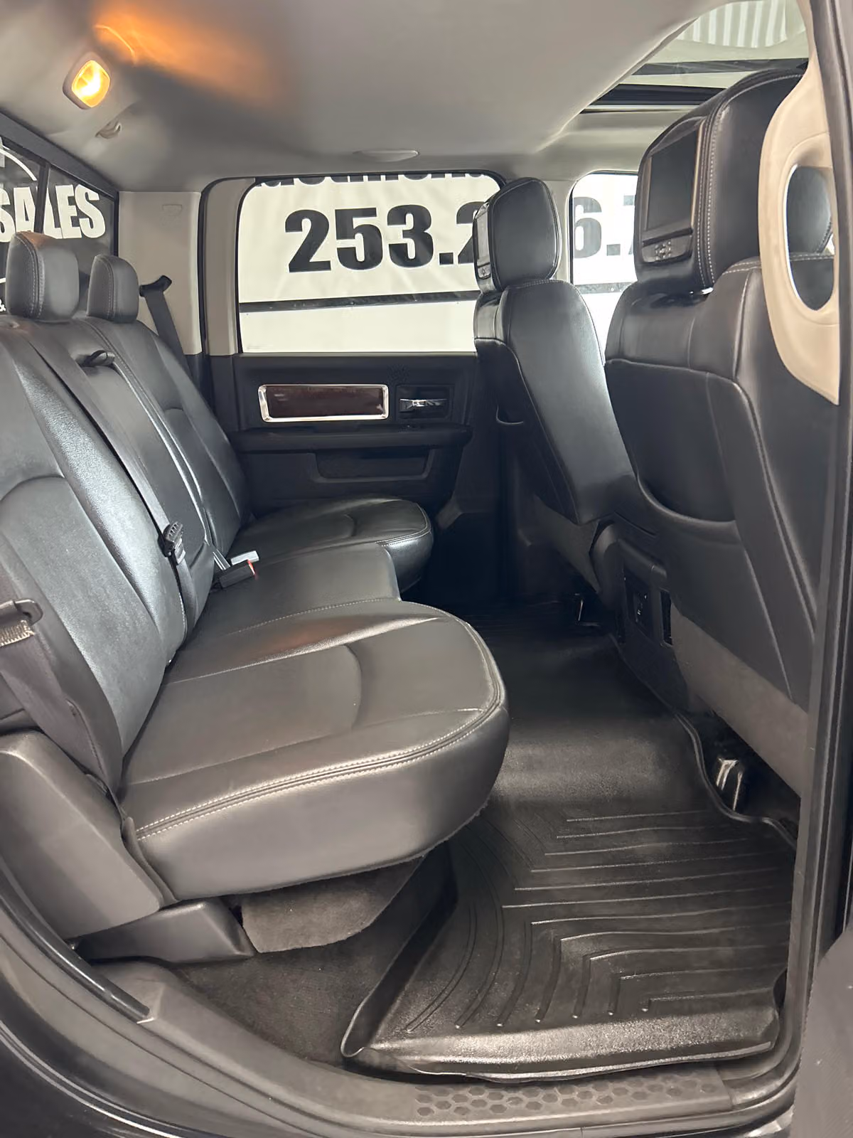 2010 Dodge Ram 1500 Laramie Crew Cab Image 11