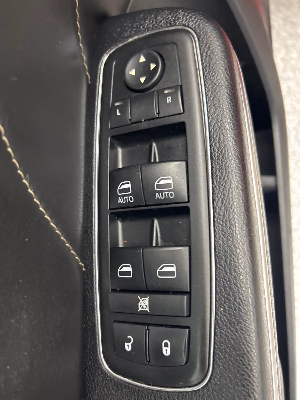 2012 Dodge Charger R/T Image 9