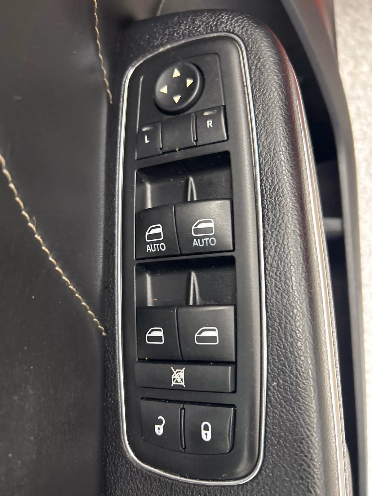 2012 Dodge Charger R/T Image 9