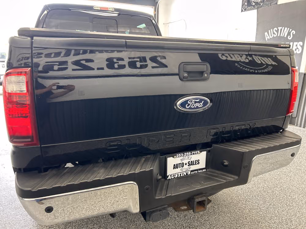2012 Ford F-250 Super Duty Lariat Crew Cab Lower Image 3