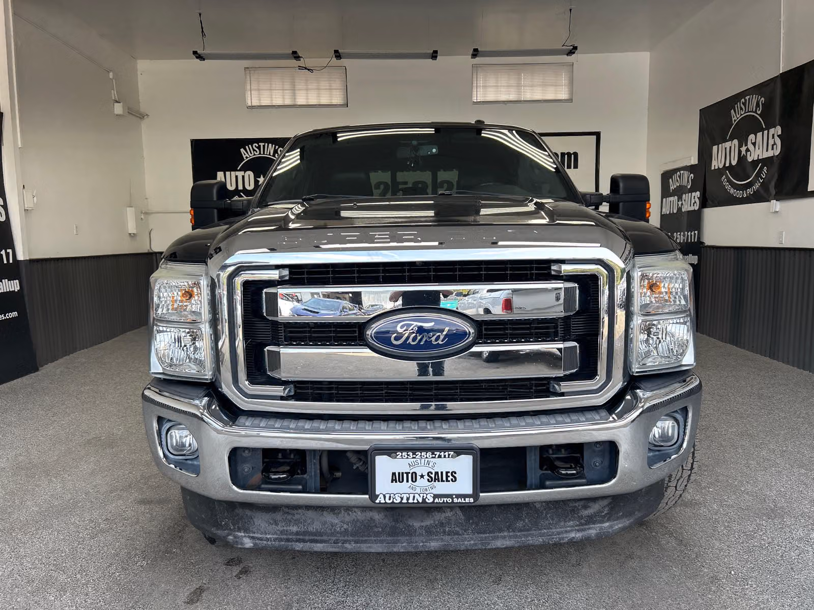 2012 Ford F-250 Super Duty Lariat Crew Cab Upper Image 2