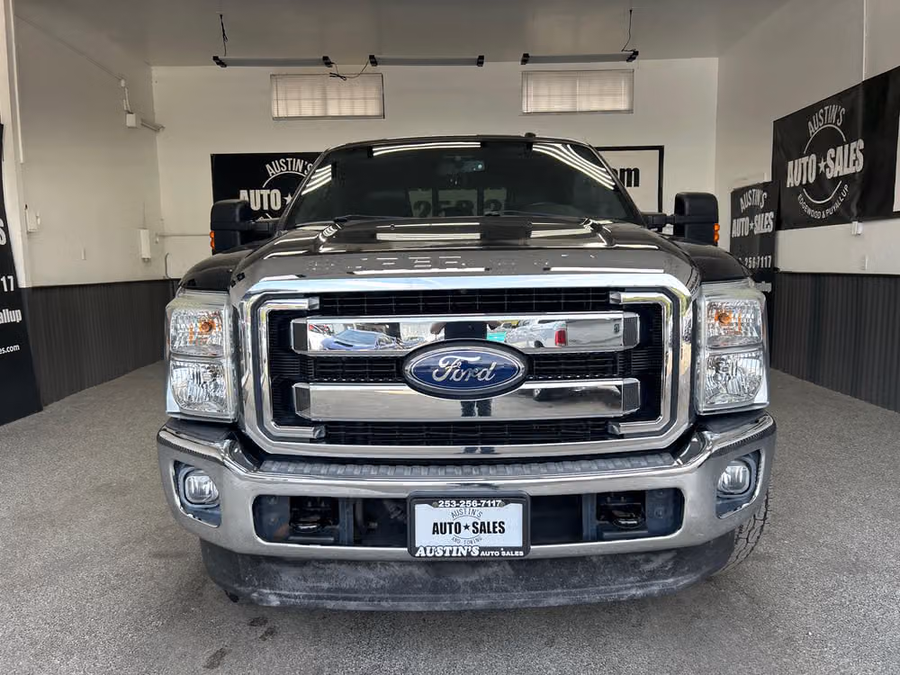 2012 Ford F-250 Super Duty Lariat Crew Cab Image 2