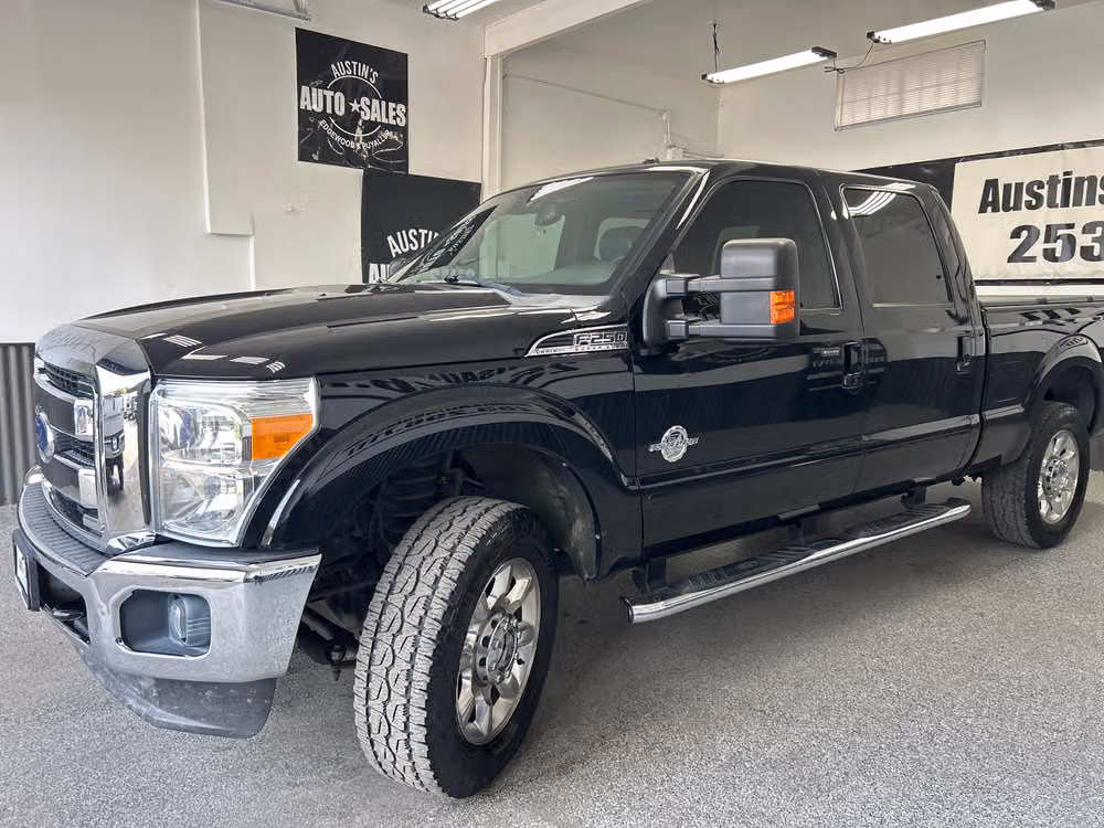 2012 Ford F-250 Super Duty Lariat Crew Cab Image 3