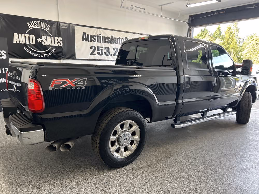 2012 Ford F-250 Super Duty Lariat Crew Cab Image 6