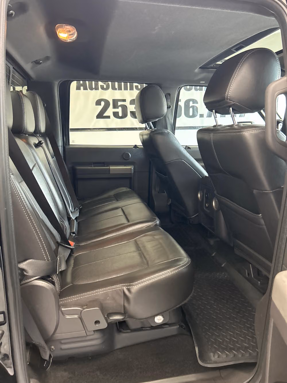 2012 Ford F-250 Super Duty Lariat Crew Cab Image 11