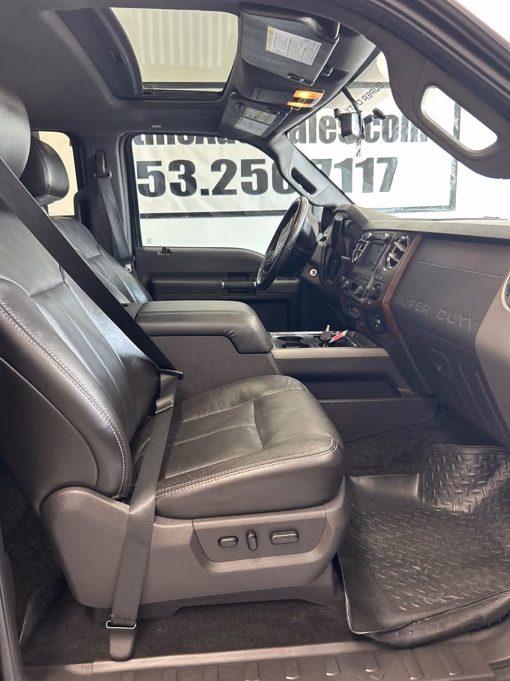 2012 Ford F-250 Super Duty Lariat Crew Cab Image 13