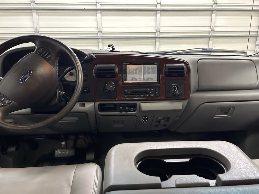 2006 Ford F-350 Super Duty Lariat Crew Cab Image 10