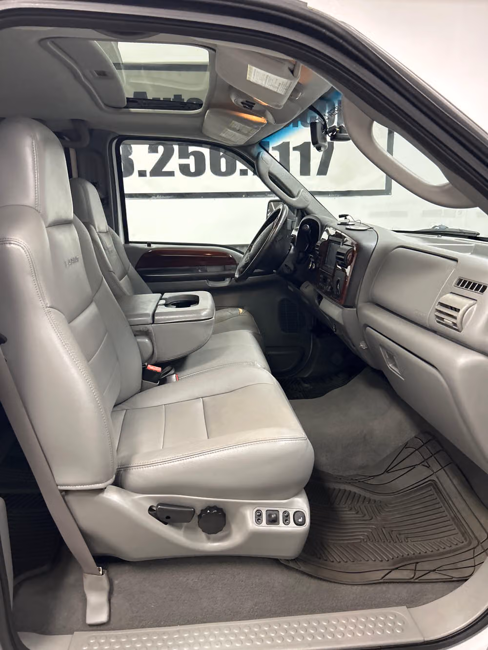 2006 Ford F-350 Super Duty Lariat Crew Cab Image 12