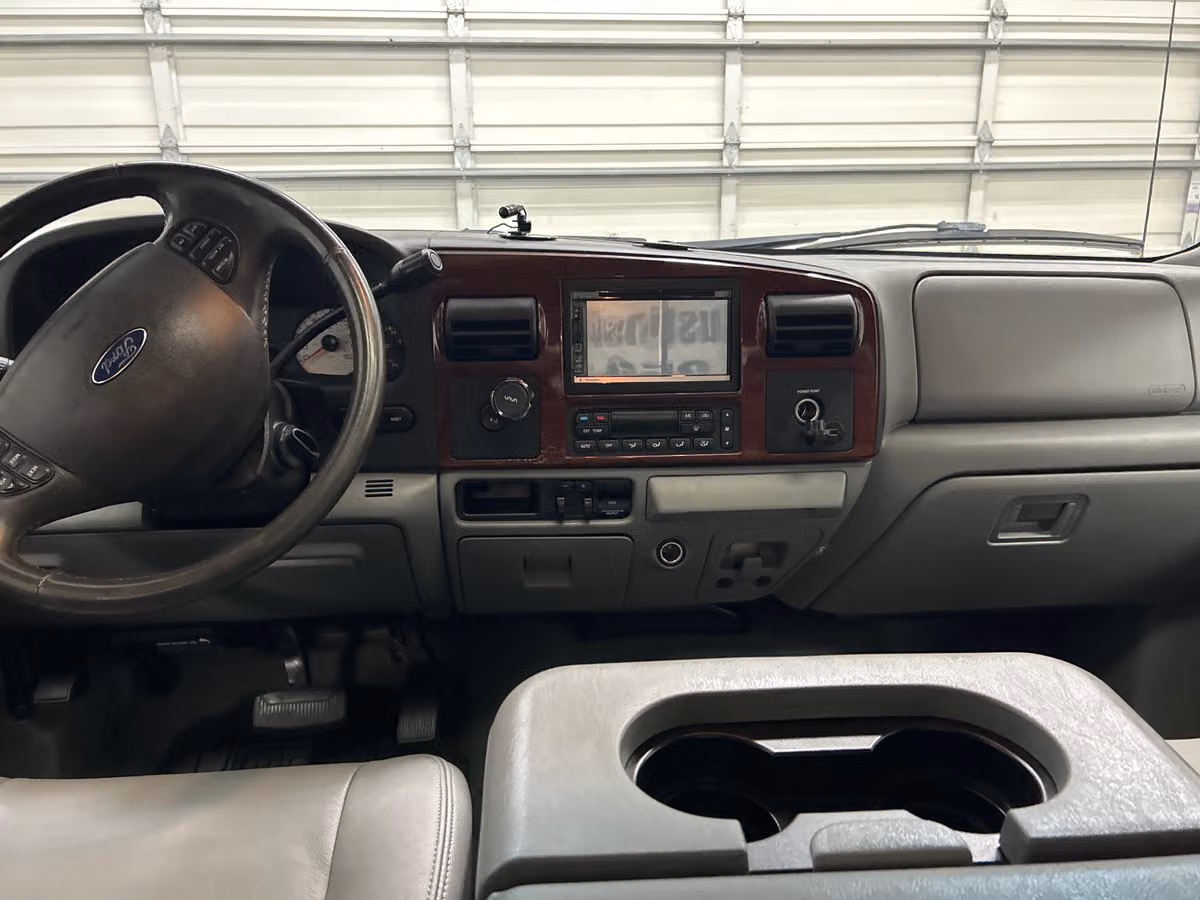 2006 Ford F-350 Super Duty Lariat Crew Cab Image 10