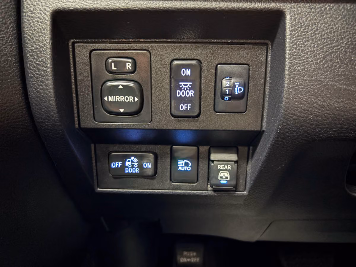 2019 Toyota Tundra SR5 CrewMax Image 16