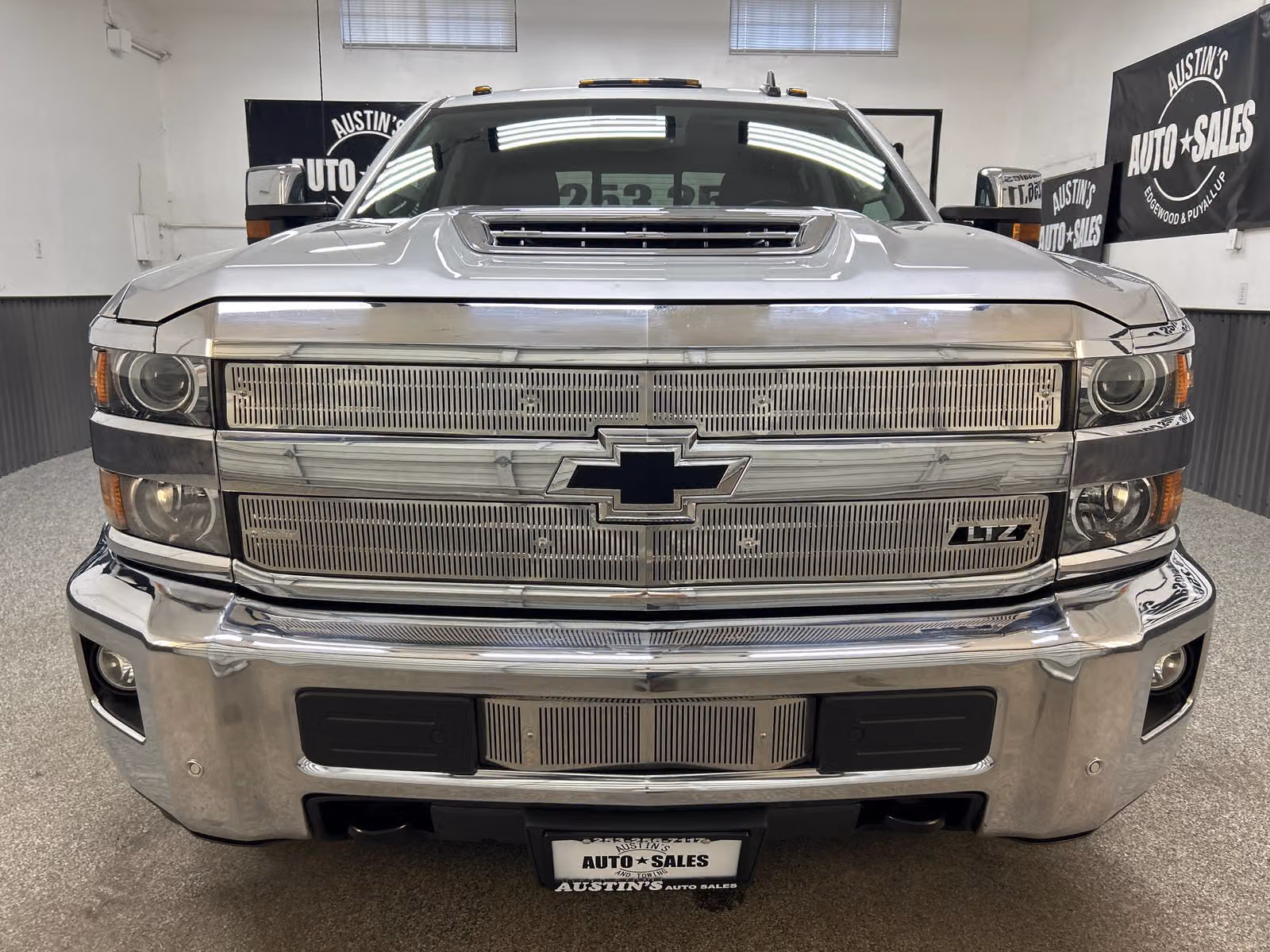 2018 Chevrolet Silverado 3500HD LTZ Crew Cab Upper Image 2