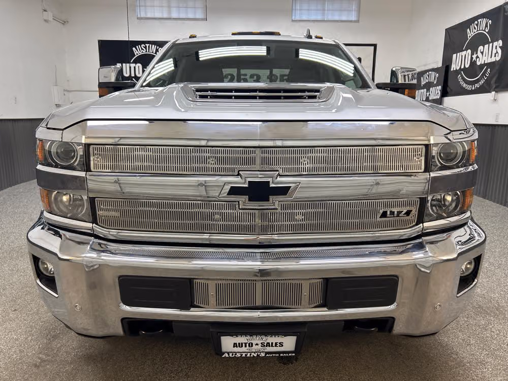 2018 Chevrolet Silverado 3500HD LTZ Crew Cab Image 2
