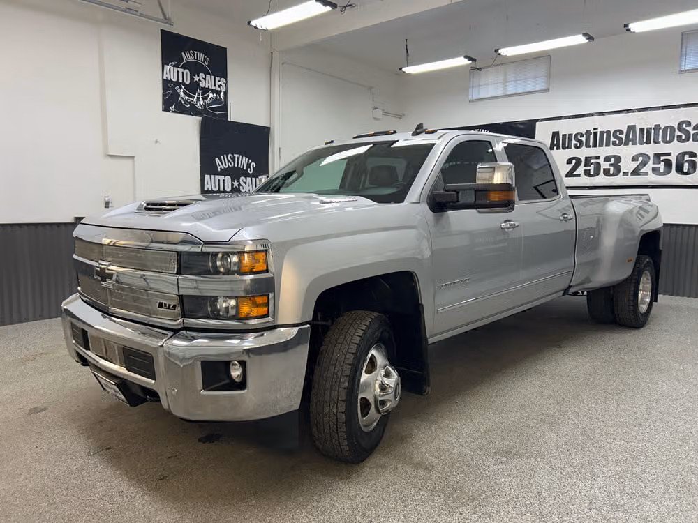 2018 Chevrolet Silverado 3500HD LTZ Crew Cab Image 3
