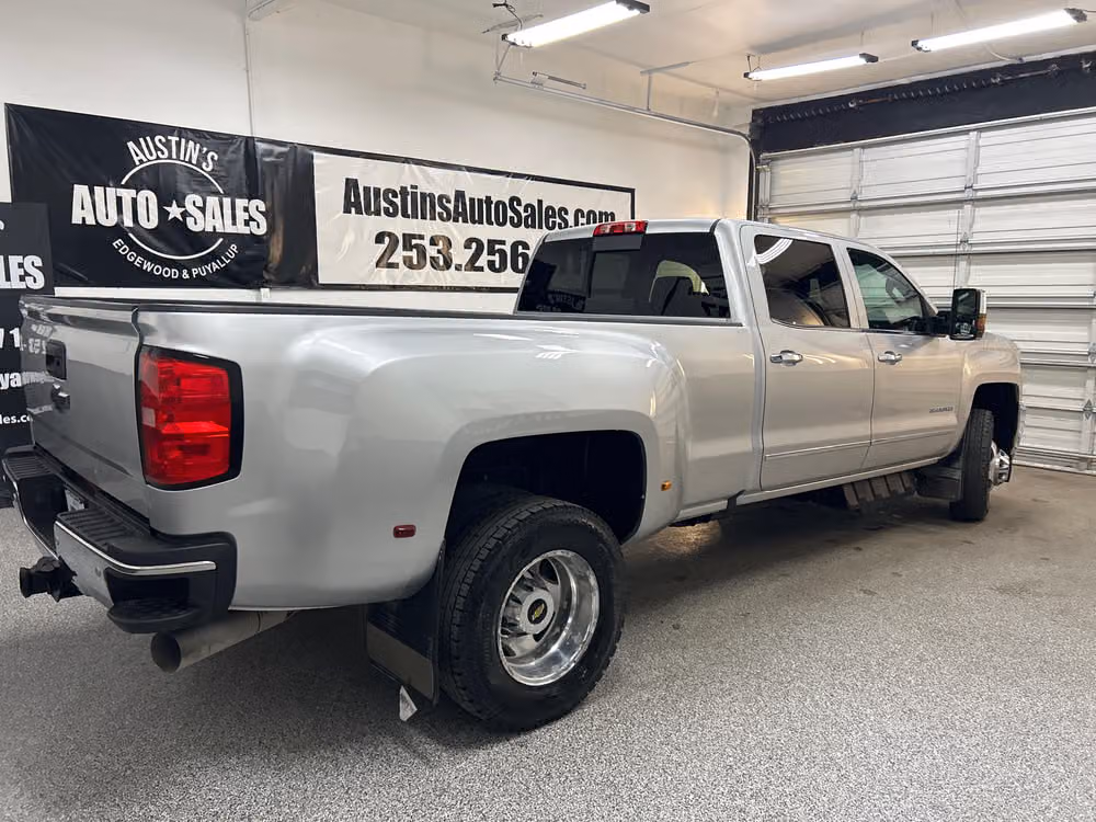 2018 Chevrolet Silverado 3500HD LTZ Crew Cab Image 6