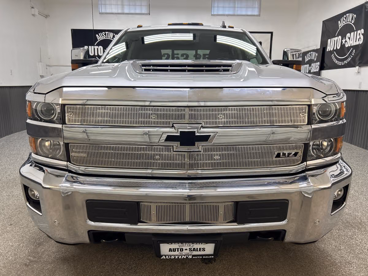 2018 Chevrolet Silverado 3500HD LTZ Crew Cab Image 2