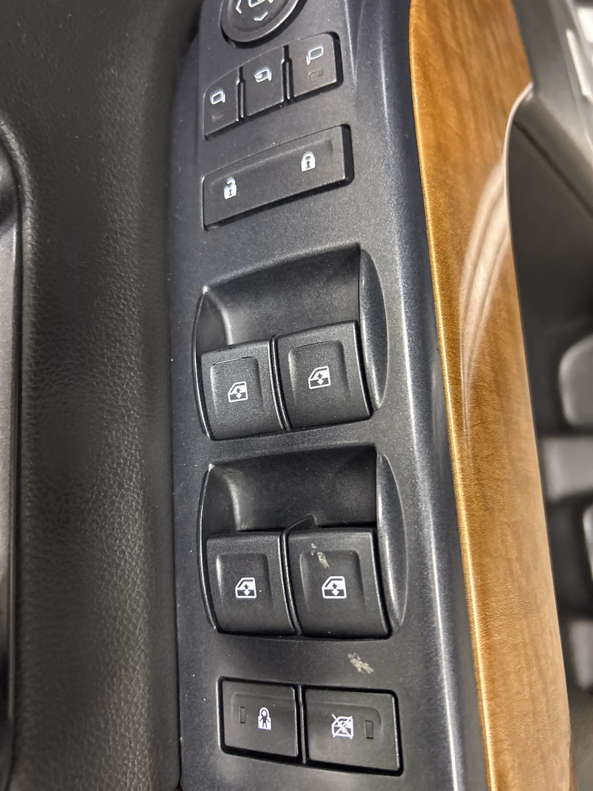 2018 Chevrolet Silverado 3500HD LTZ Crew Cab Image 8