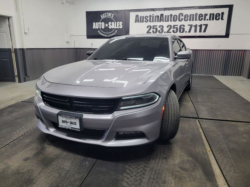 2016 Dodge Charger SXT Upper Image 2