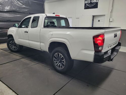 2018 Toyota Tacoma SR Access Cab Lower Image 3