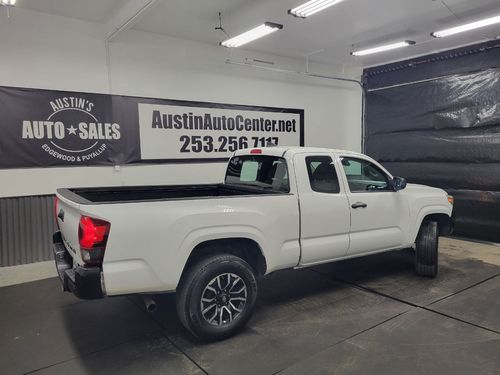 2018 Toyota Tacoma SR Access Cab Lower Image 2