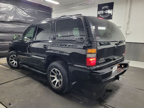 2004 GMC Yukon Denali Lower Image 3
