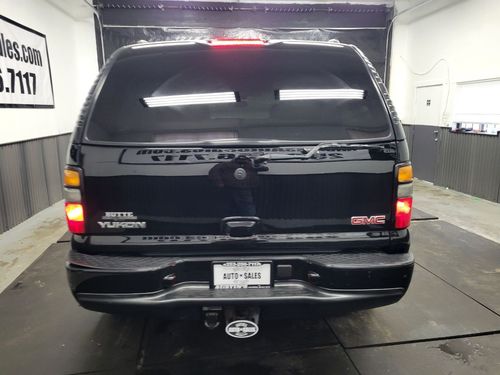 2004 GMC Yukon Denali Lower Image 1