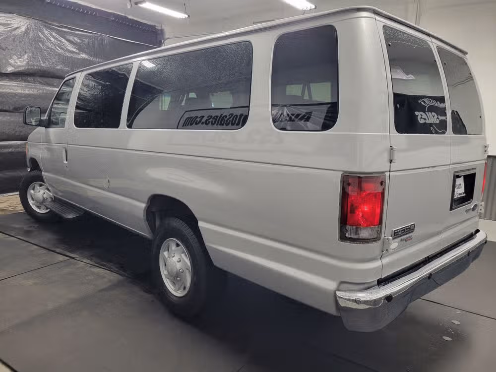 2011 Ford E-Series E 350 SD XLT 3dr Extended Passenger Van Passenger Image 5