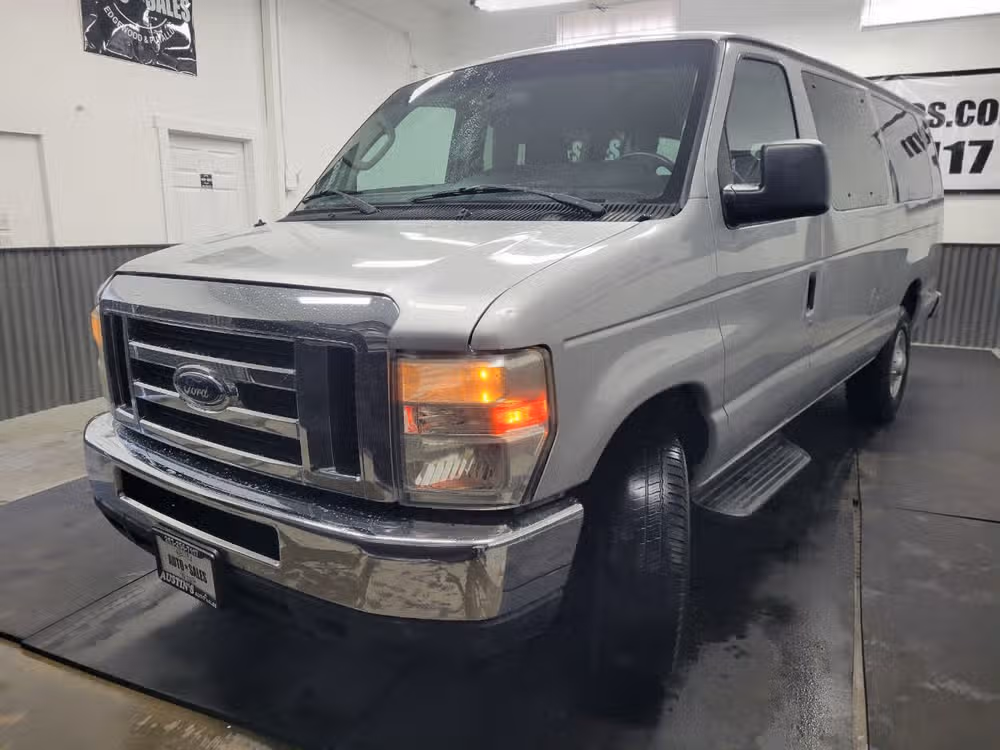 2011 Ford E-Series E 350 SD XLT 3dr Extended Passenger Van Passenger Image 2