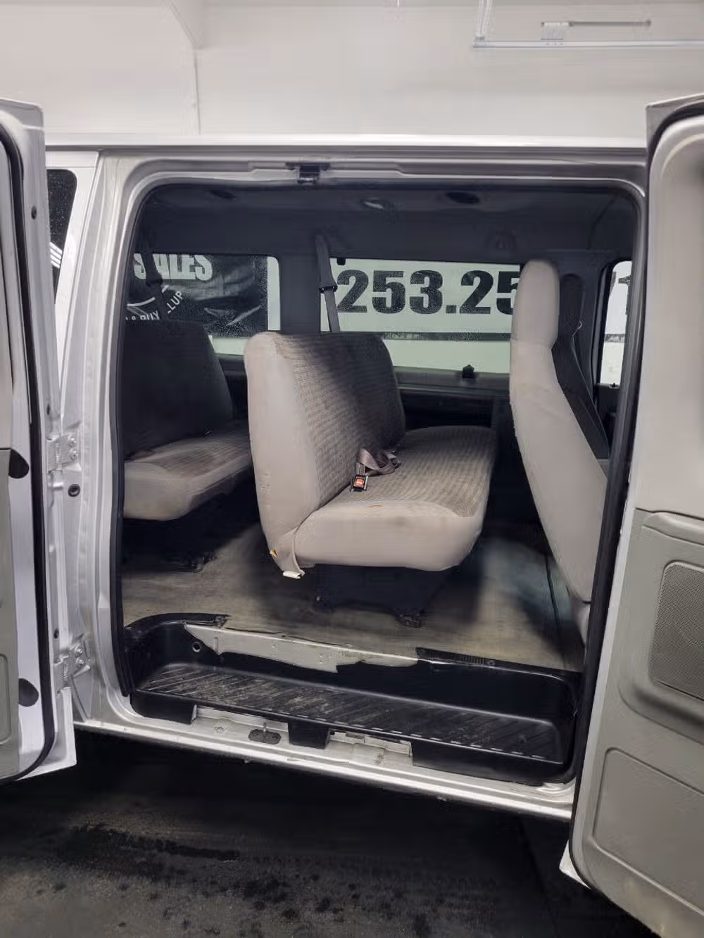 2011 Ford E-Series E 350 SD XLT 3dr Extended Passenger Van Passenger Image 9