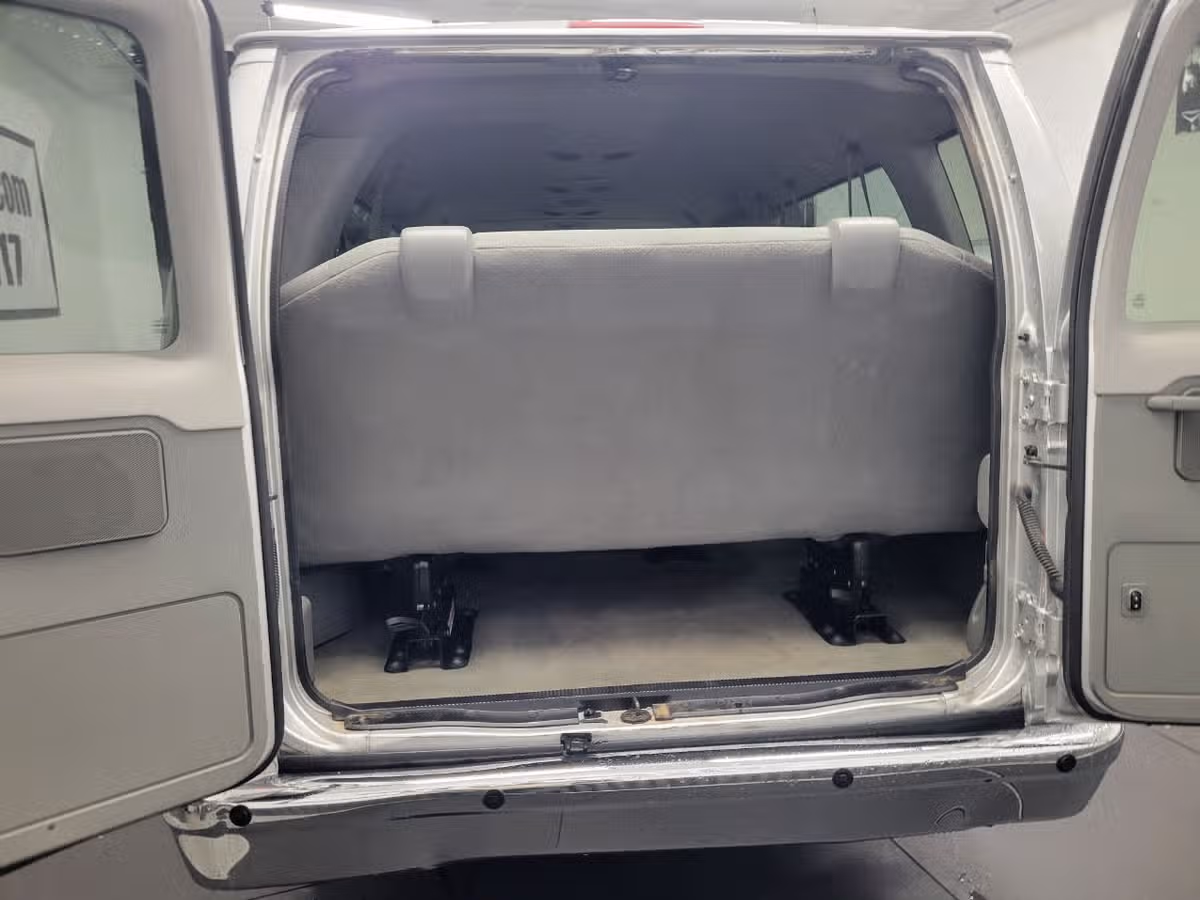 2011 Ford E-Series E 350 SD XLT 3dr Extended Passenger Van Passenger Image 7