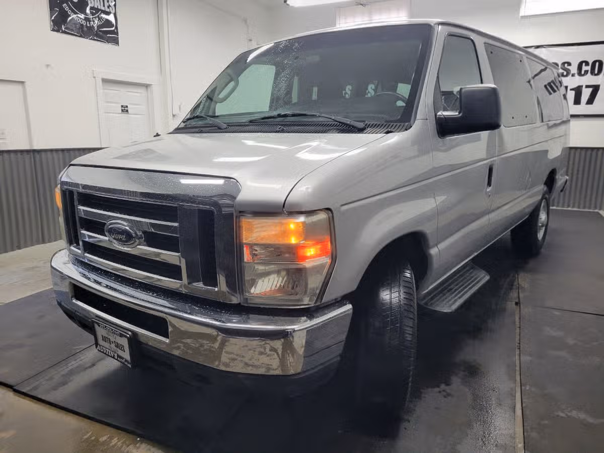 2011 Ford E-Series E 350 SD XLT 3dr Extended Passenger Van Passenger Image 2