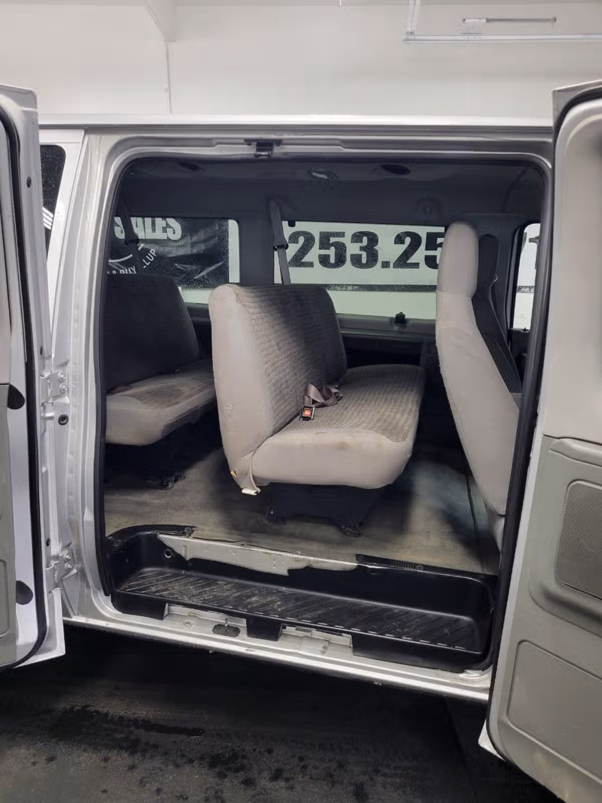 2011 Ford E-Series E 350 SD XLT 3dr Extended Passenger Van Passenger Image 9