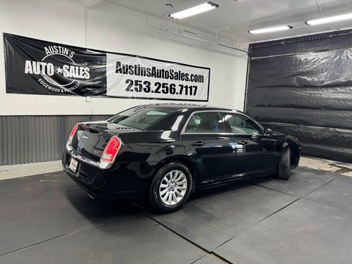 2014 Chrysler 300 Base Lower Image 2