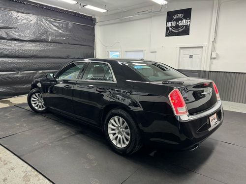 2014 Chrysler 300 Base Lower Image 3