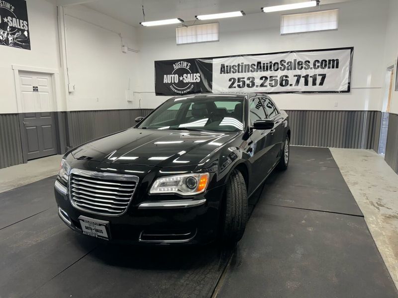 2014 Chrysler 300 Base Upper Image 2