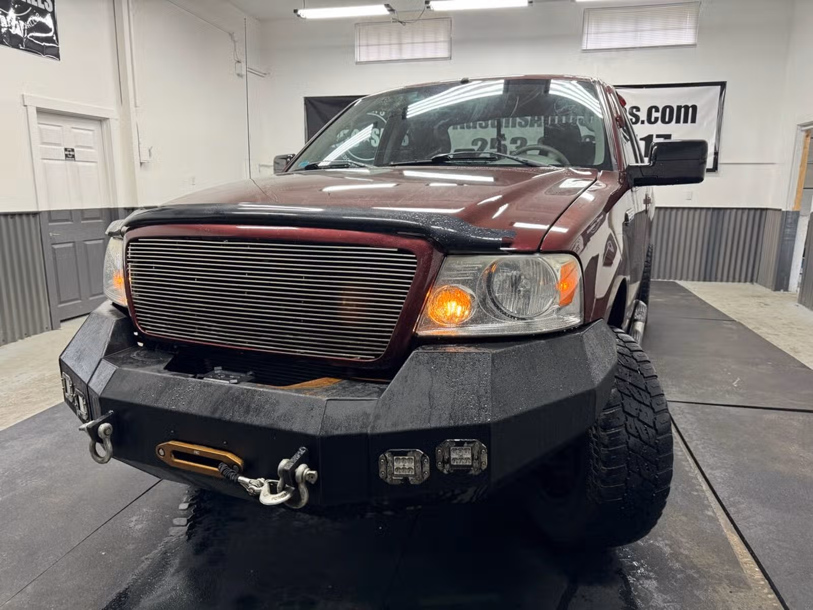 2005 Ford F-150 XLT 4dr SuperCab 4WD Styleside 6.5 ft. SB SuperCab Upper Image 2