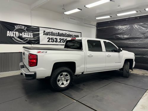 2017 Chevrolet Silverado 1500 LT Z71 4x4 4dr Crew Cab 5.8 ft. SB Crew Cab Lower Image 1