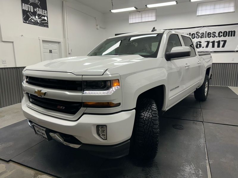 2017 Chevrolet Silverado 1500 LT Z71 4x4 4dr Crew Cab 5.8 ft. SB Crew Cab Upper Image 2