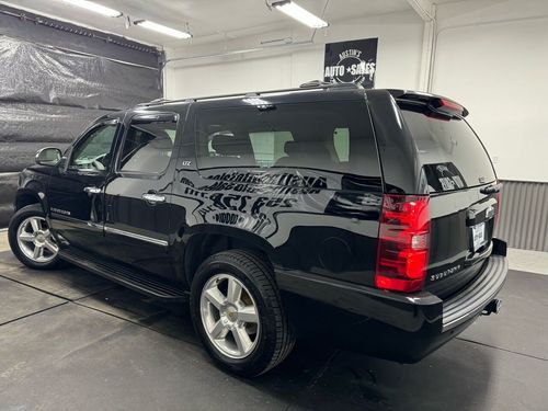 2009 Chevrolet Suburban LTZ Lower Image 3