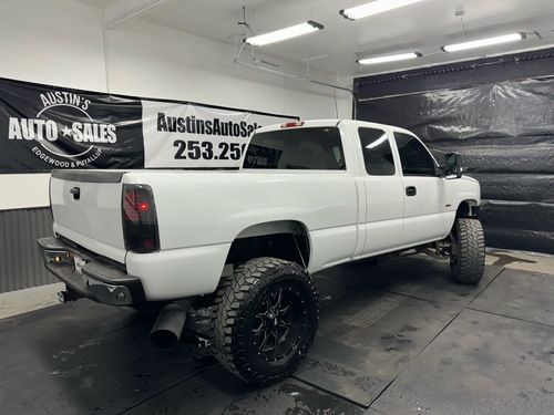 2004 Chevrolet Silverado 2500HD LT 4dr Extended Cab 4WD SB Extended Cab Lower Image 2