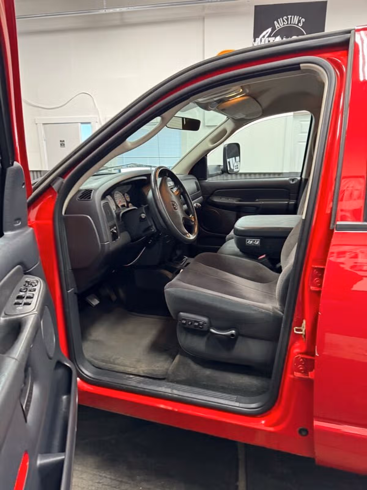 2003 Dodge Ram 3500 SLT 4dr Quad Cab RWD LB SRW Quad Cab Image 6