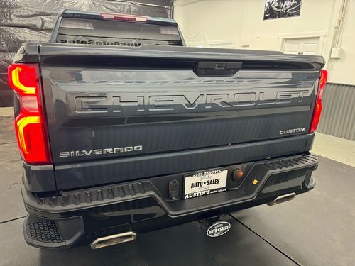 2019 Chevrolet Silverado 1500 Custom Trail Boss Double Cab Lower Image 1