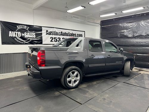 2011 Chevrolet Avalanche LT Crew Cab Lower Image 2