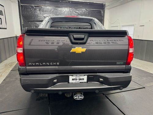 2011 Chevrolet Avalanche LT Crew Cab Lower Image 1
