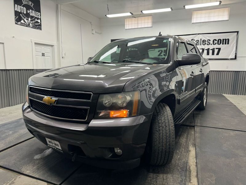 2011 Chevrolet Avalanche LT Crew Cab Upper Image 2
