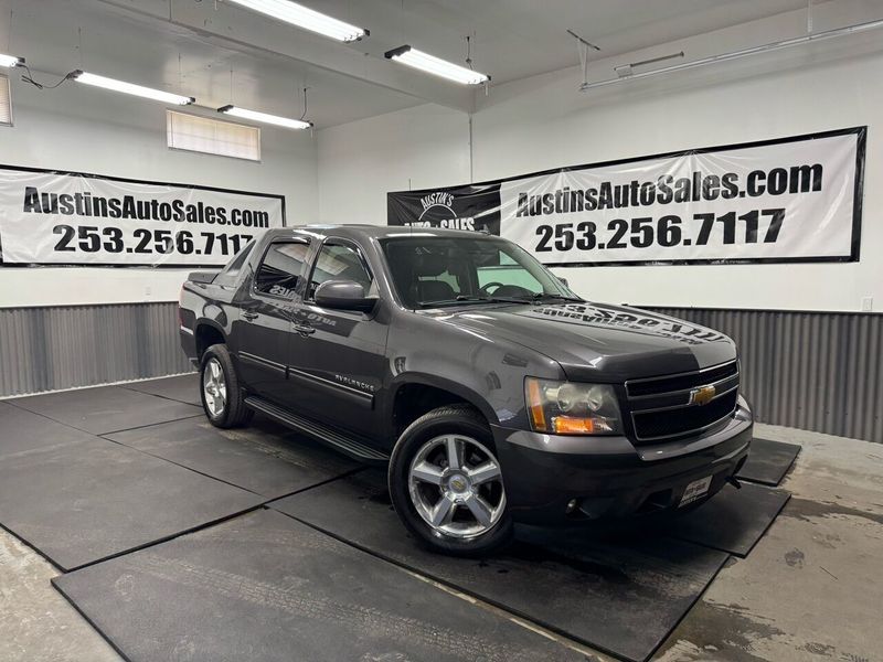 2011 Chevrolet Avalanche LT Crew Cab Upper Image 1
