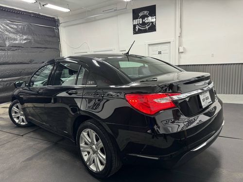 2012 Chrysler 200 Touring Lower Image 3