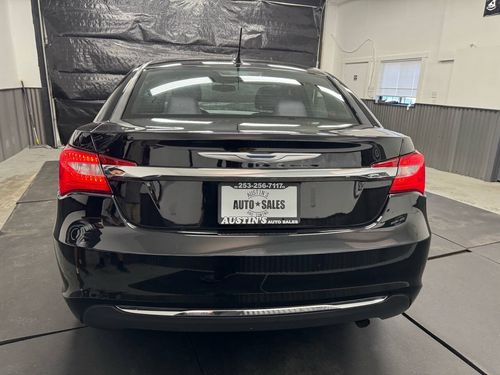 2012 Chrysler 200 Touring Lower Image 1