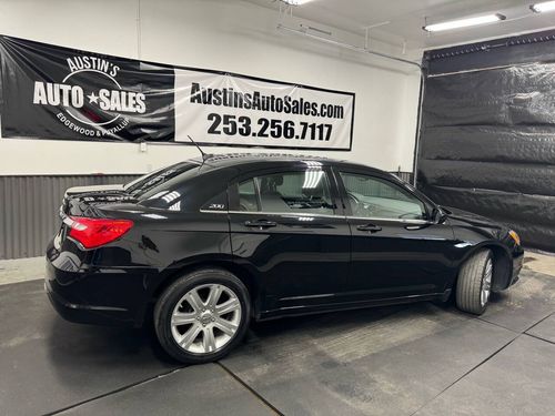 2012 Chrysler 200 Touring Lower Image 2